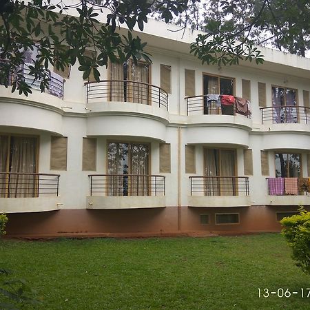 Trinity House Bed & Breakfast Panchgani Bagian luar foto